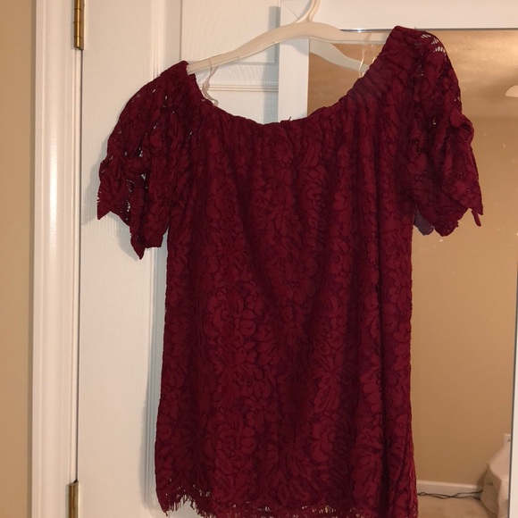 BRAND NEW Women's Lace Off the Shoulder Top - Picture 2 of 6
